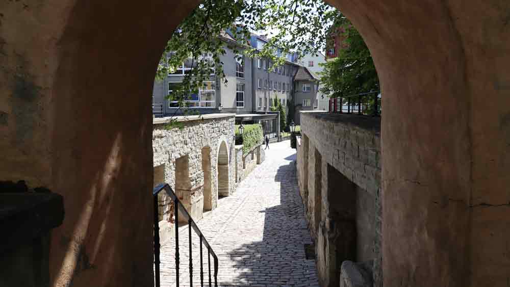 Portão da rua Trepi, em Tallinn